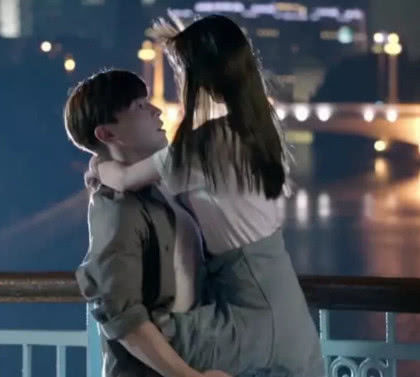 邓伦和杨颖剧情照火了,看到他们的吻戏后,网友:厉害啦