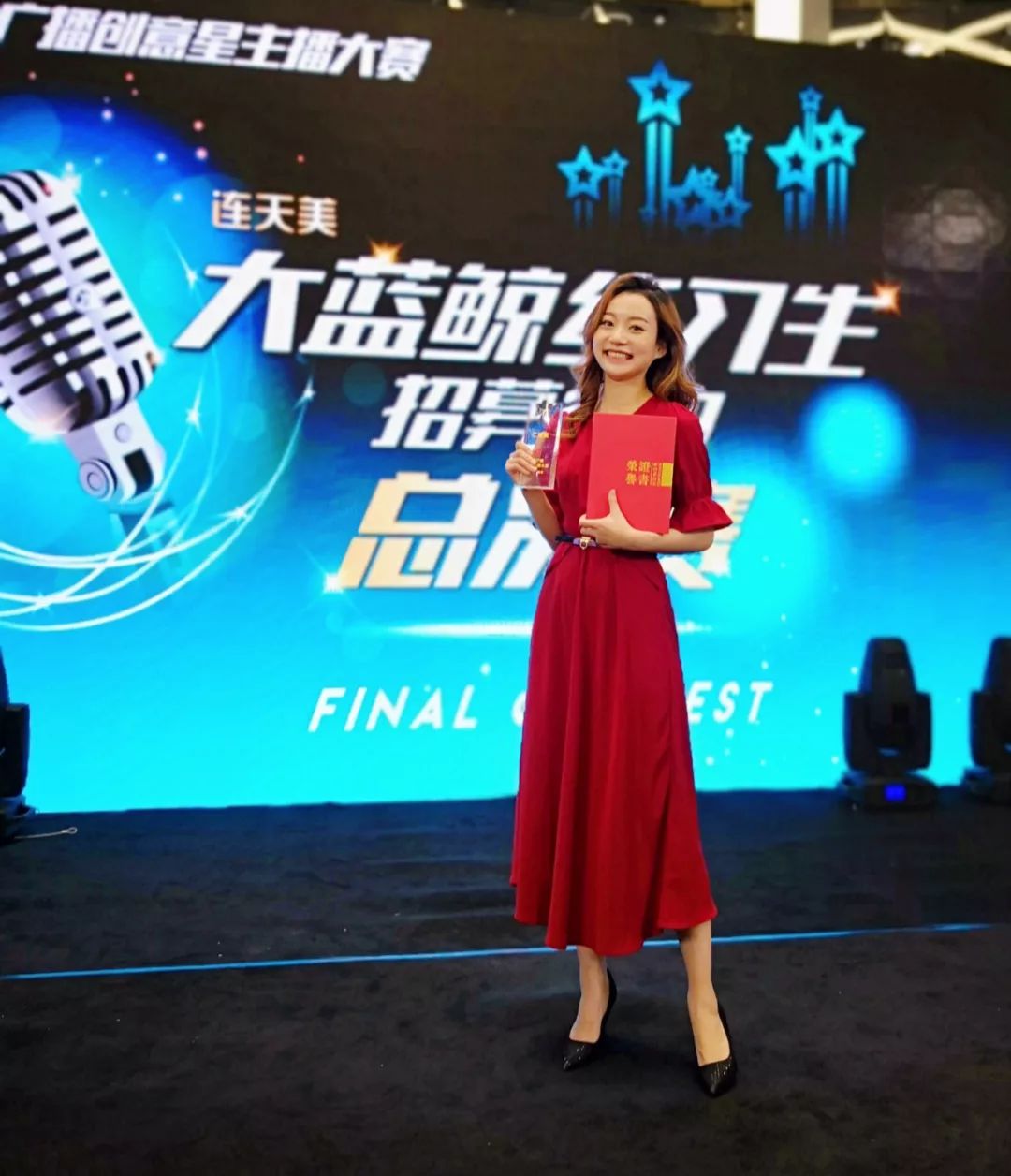 本科就读于河海大学公共管理学院播音主持专业,毕业当年以综合分专业
