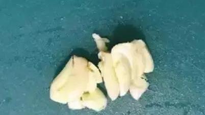                     小孩感冒一直咳嗽！来几颗熬碗水，宝宝再不部咳嗽，也没鼻涕了！