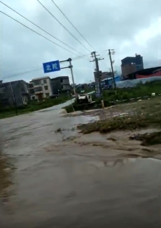 昭平人挺住!一夜之间多地突发洪水,多图 视频直击现场!