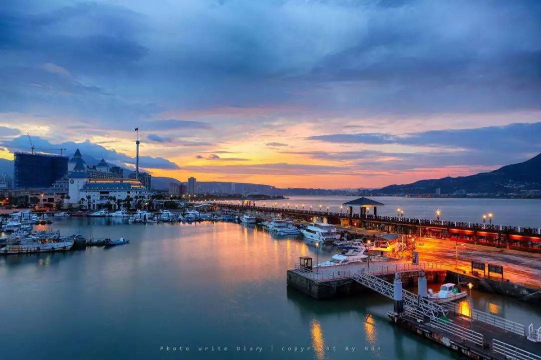 淡水河出海口右岸 闻名遐迩的"淡江夕照 也是台湾淡水的八大景之一