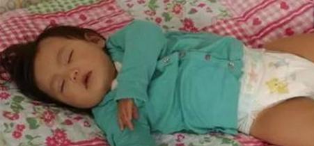                     宝宝不爱吃饭干着急？跟我婆婆学了2个小妙招，孩子主动抱碗吃