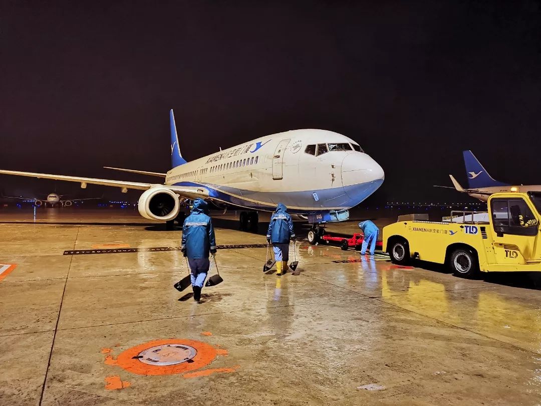 雨下整夜,我的爱溢出就像雨水