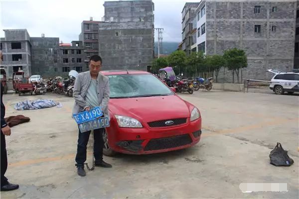 赫章一男子撞死人后逃往云南,躲在山上看警察破案.