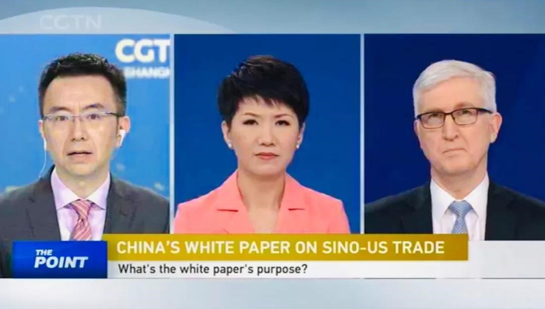 复旦泛海国金执行院长钱军(左),cgtn主播刘欣(中),中国美国商会主席