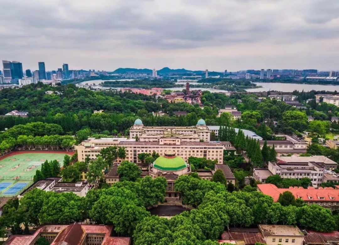 城市环境中的东南大学四牌楼校区