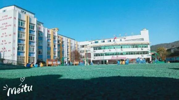校训:厚德,健体,好学,笃行 贵阳市第三十八中学建有设施较完善的教学