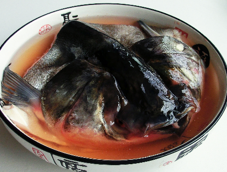 剁椒鱼头正宗做法,用上这一招,鱼头香辣鲜美无