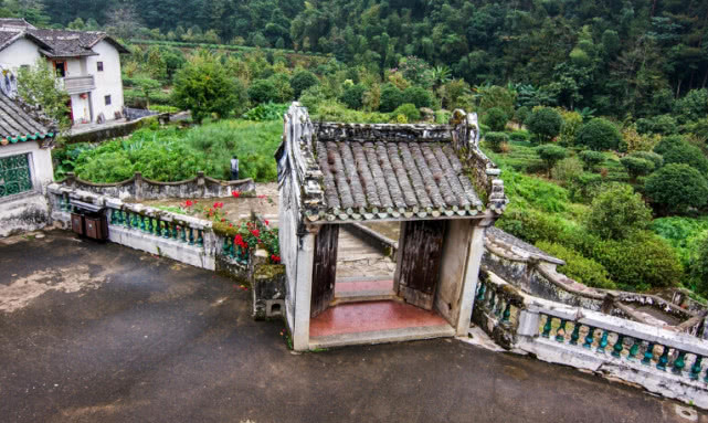 董团乡仙山村有多少人口_武鸣锣圩镇仙山村公章(3)