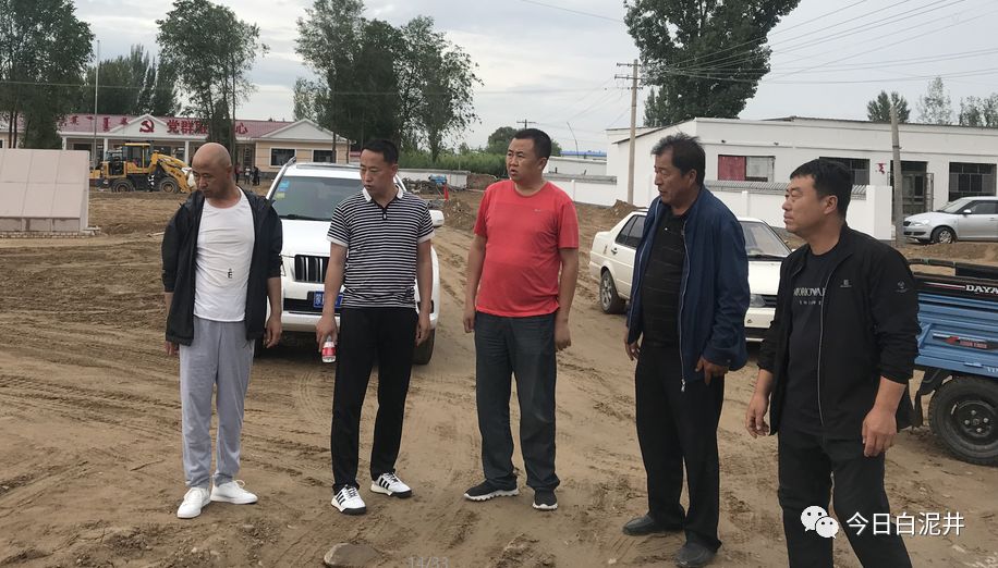赵瑞东,周满仓,王军同志到邬家圪堵社党群活动中心查看阵地建设情况