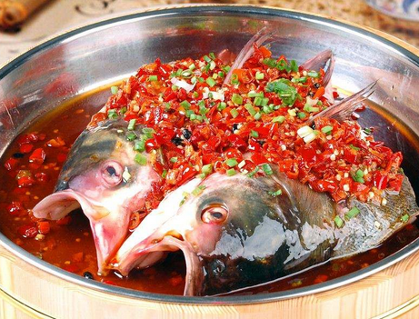剁椒鱼头正宗做法,用上这一招,鱼头香辣鲜美无