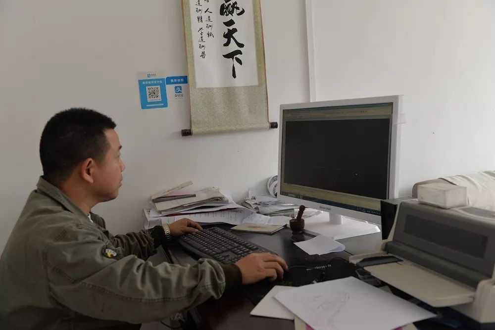 吴朝杰生产的茶叶输送带,喂青机,摊晾平台等机械很受欢迎,订单越来越
