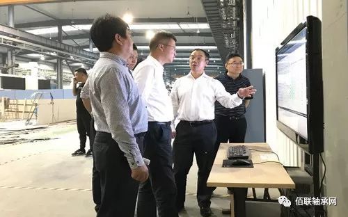 银川开发区副主任唐翱,中轴小镇总经理林益一行莅临日发精机考察交流