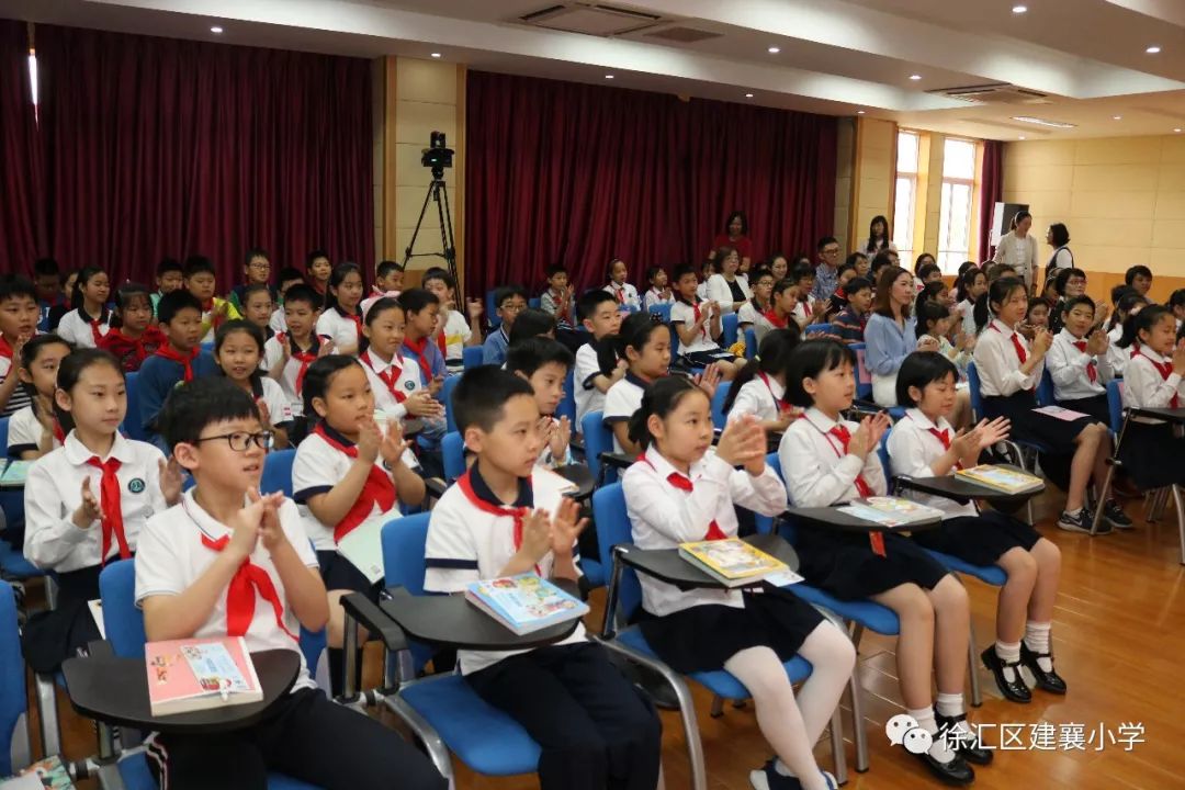 我与作家面对面建襄小学悦读点亮智慧书香润泽心灵读书节系列活动