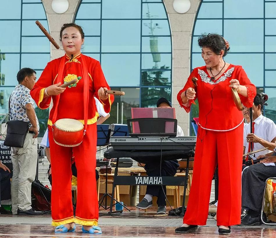 天涯 据《天门县志》记载:同治年间,天门艺人陈登洲携儿带女靠唱渔鼓