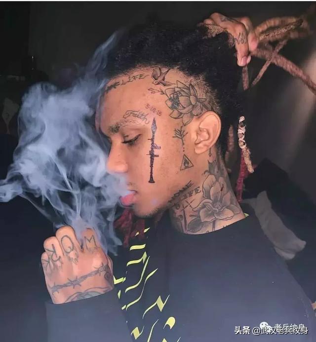在纹身界,80%的人 都会选择让自己的纹身有所承载 而剩下的20%,是为了
