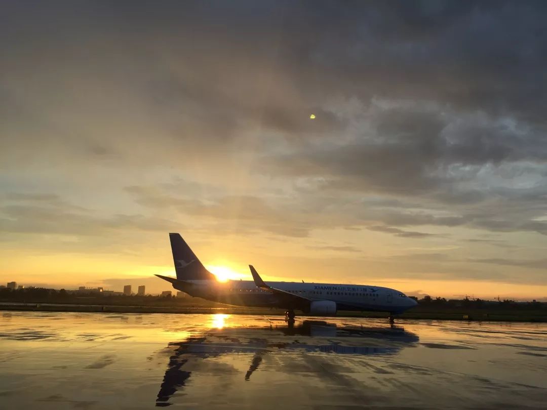 雨下整夜,我的爱溢出就像雨水