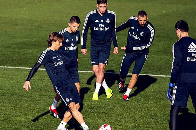 银河战舰皇马一期阵容 e65d0b5f7bb84cada73bdcf06ce5728e.jpeg