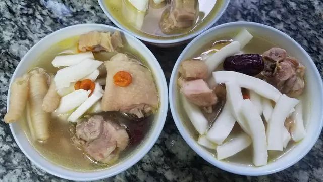 椰子炖鸡,很多人都没喝过的一道靓汤,做法简单味道香