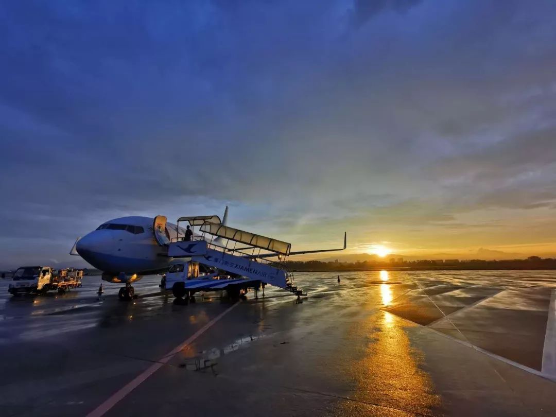 雨下整夜,我的爱溢出就像雨水