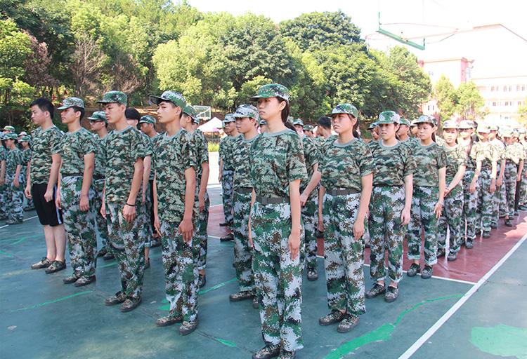 长沙蓝天科技中专学校校园资讯—军训
