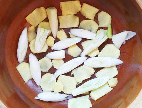 剁椒鱼头正宗做法,用上这一招,鱼头香辣鲜美无