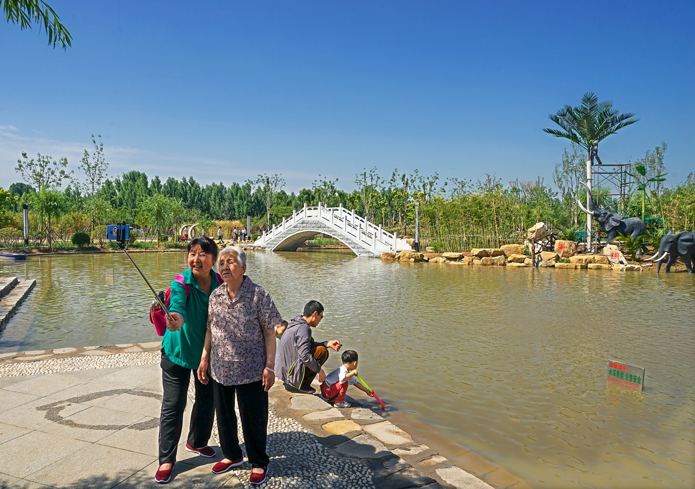 南湖公园亦称邯郸市湿地公园.