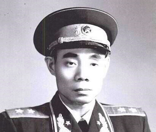 中国最牛的军长_哪位开国将军被邓小平称为 军中惹不起的人