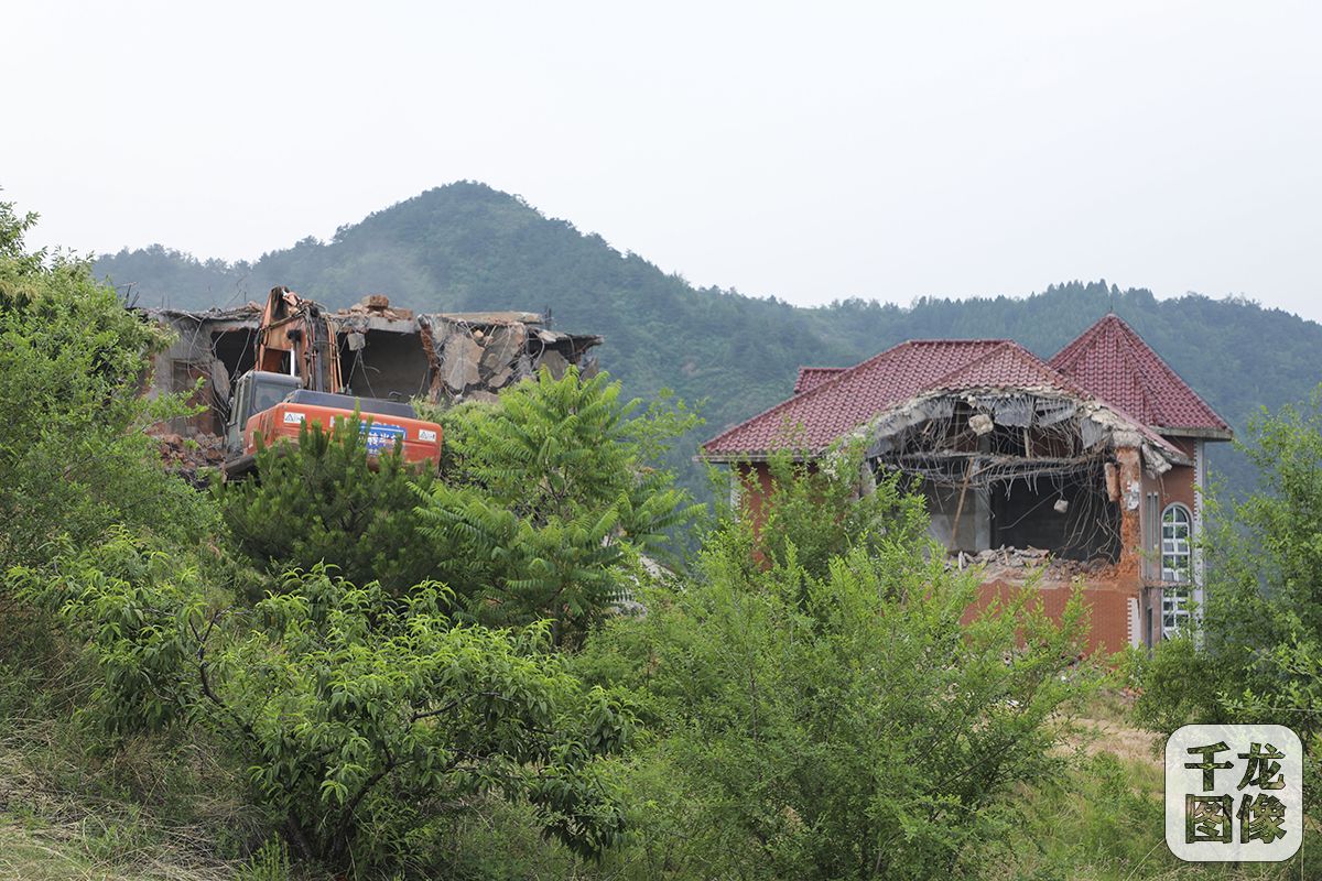 北京密云拆除沙厂水库附近18栋违建别墅