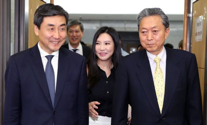 韩国国会议长 2d2d581cdbe1401bad8255792c10f93e.png