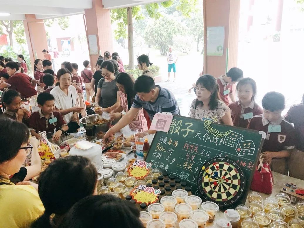 醇香端午人气旺,美食财经相益彰 ——我校小学部成功举办第四届美食节
