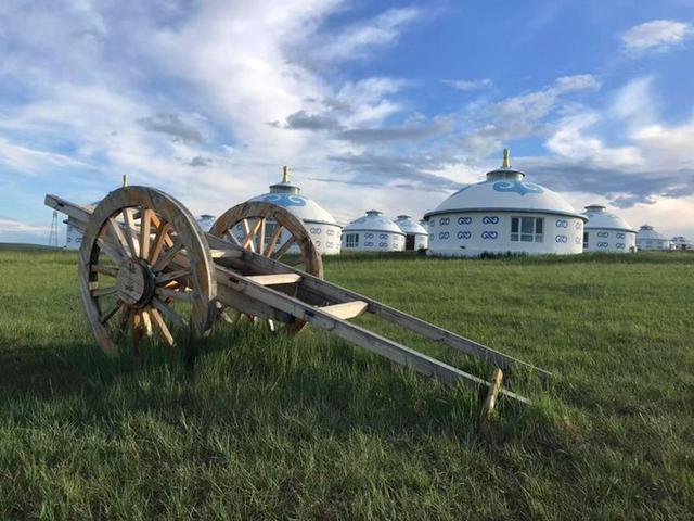 草原的日落,呼伦贝尔大草原在蒙古包里看星星草原野炊必不可少牧民