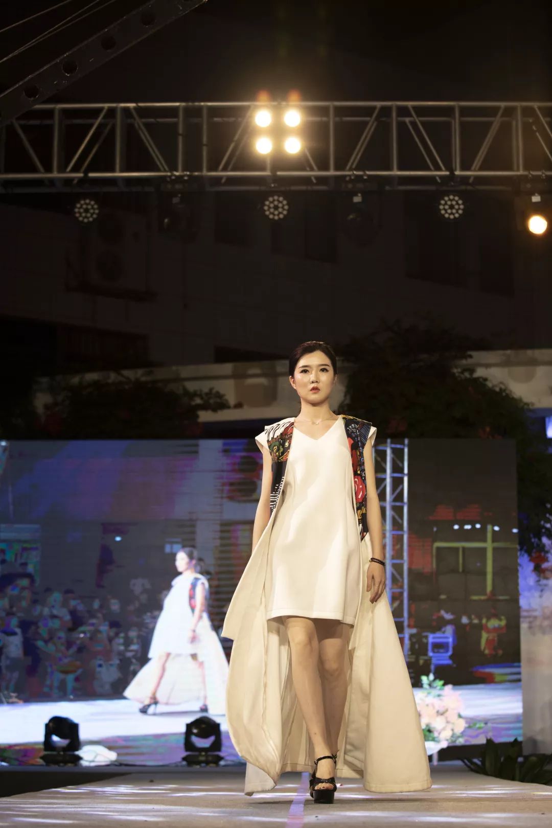 帅哥美女超养眼!