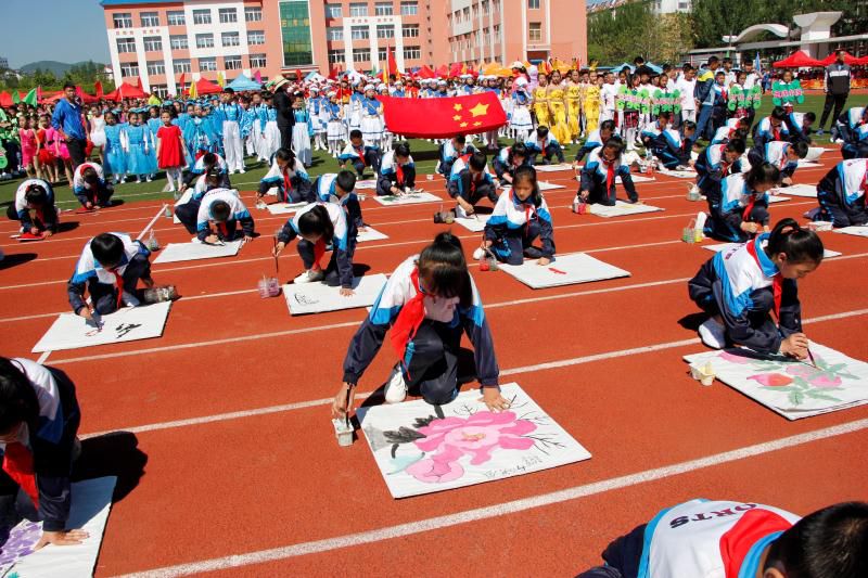 以美育刻刀雕五美新人吉林省通化县实验小学体育艺术教育弘扬中华优秀