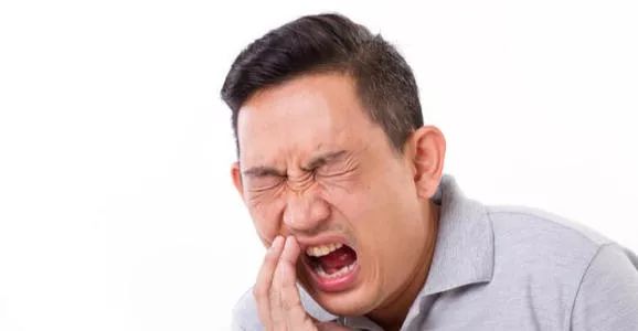 一般多少岁会牙疼 5644b94fd3d64d05b653b8e2e796eb68.jpeg