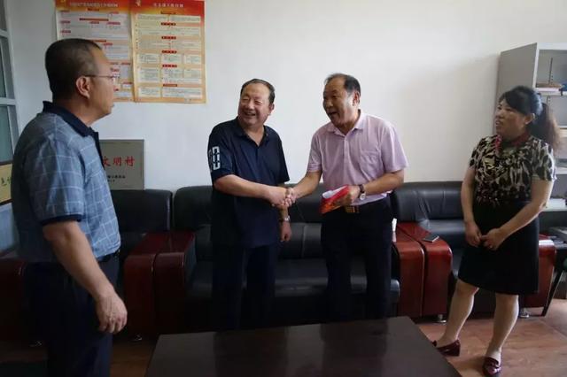密云区慈善救助协会到西田各庄镇慰问困难群众