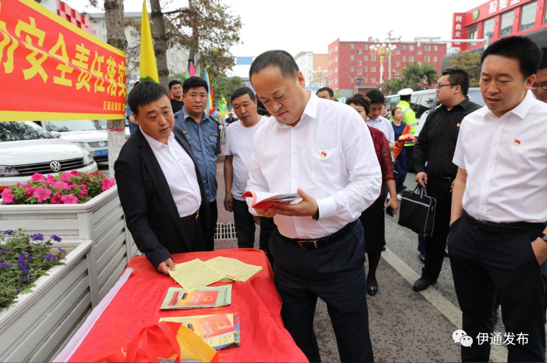 县委书记张恒参加安全生产宣传月活动