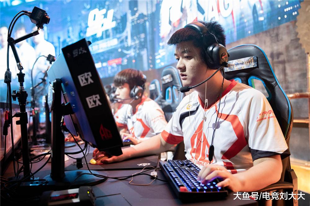 穿越火线:对比sv这两条线,就知道ag的潜艇为何这么弱?