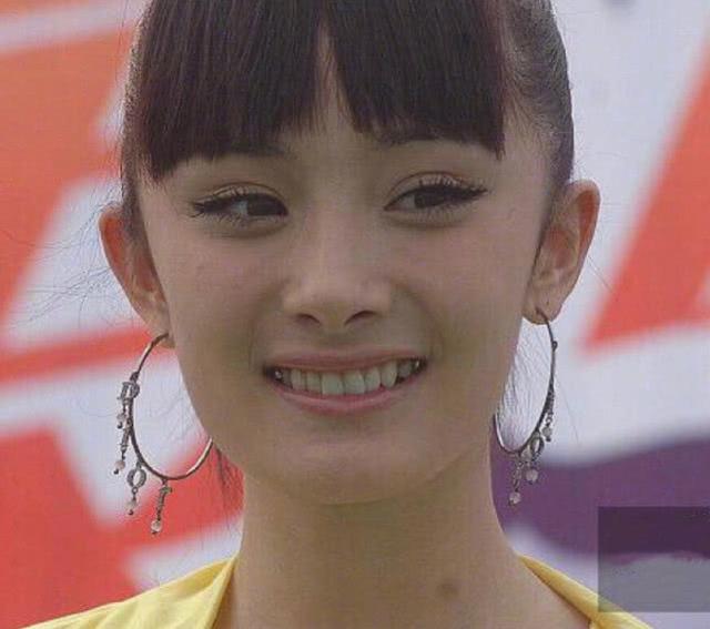 女明星早年未修图流出,杨幂高圆圆戴牙套,baby婴儿肥超萌