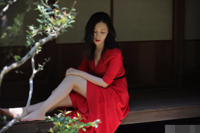 田朴珺自曝爱看东京爱情故事,坦言地摊货代表着爱情的