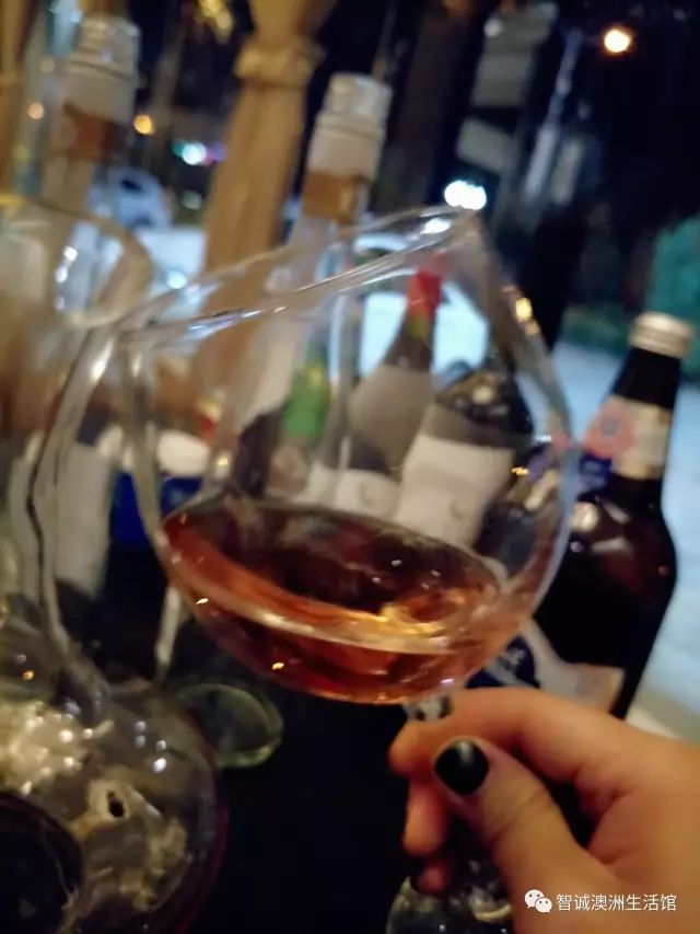 一声"干杯",将所有的一言难尽都一饮而尽!
