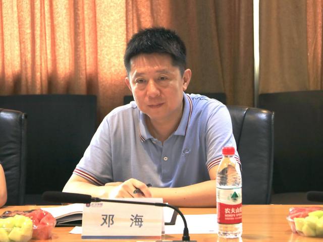 湖北长江垄上传媒集团党委书记,董事长邓海发言在大家的共同见证下,副