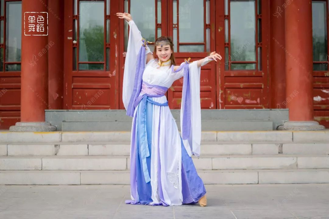 舞感怎么练古典舞 919f95b7fd79465e86d84908ea4b7992.jpeg