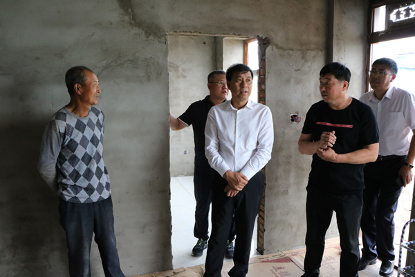 敖丙千到任民镇调研