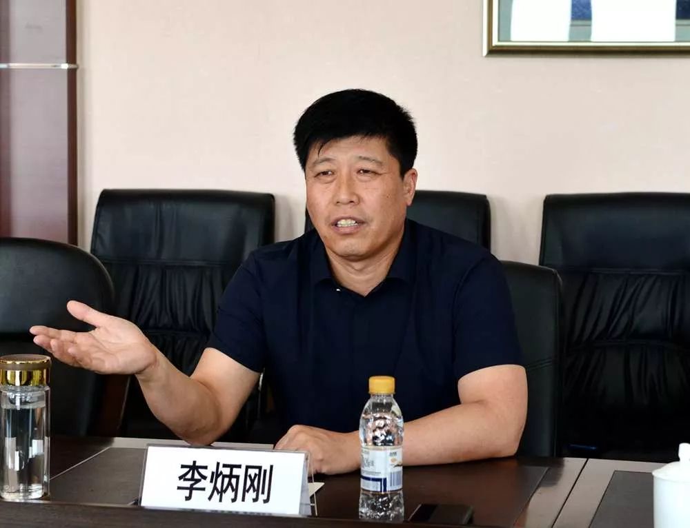 齐齐哈尔分公司(管理局)党委委员,副总经理,查哈阳农场场长李炳刚