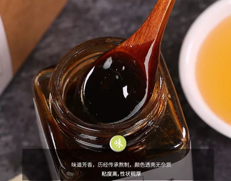 茯苓膏采用古法膏方熬制,12小时浸渍,3道提取,4次浓缩,武火快速收膏.