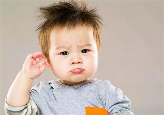                     宝宝耳朵进水用棉签掏？那你可就闯祸了！正确方法是这样做！