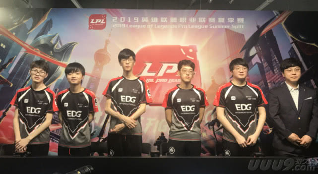 2019lpl夏季赛,edg战队2:0横扫击败blg,取得夏季赛以来的三连胜,赛后