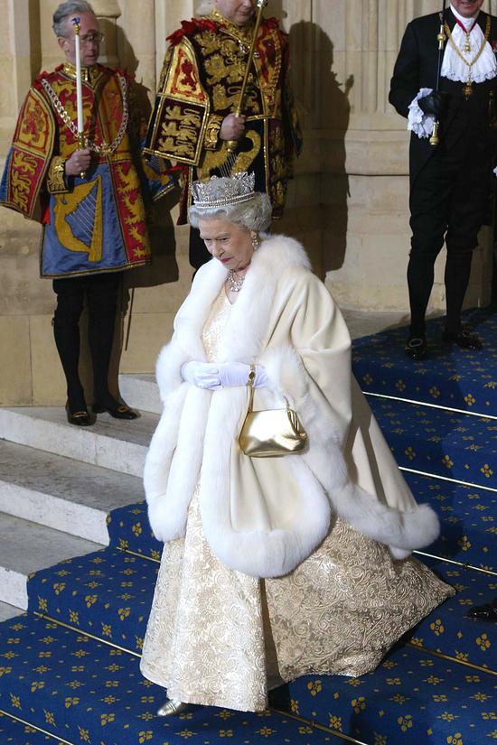 93岁的英国女王时髦起来 就没凯特,梅根什么事了