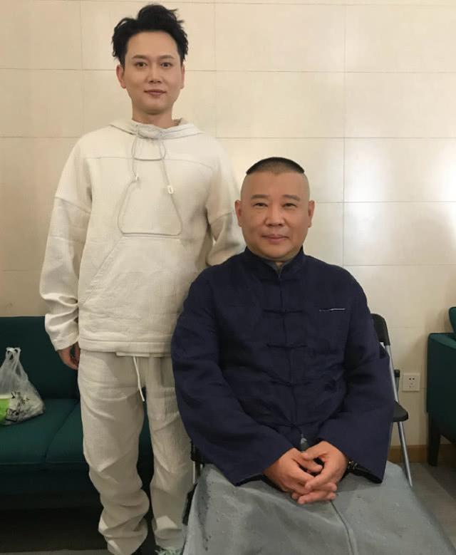 原创曹鹤阳怼观众秒删上热搜后不忘发文感恩师父郭德纲不理不睬